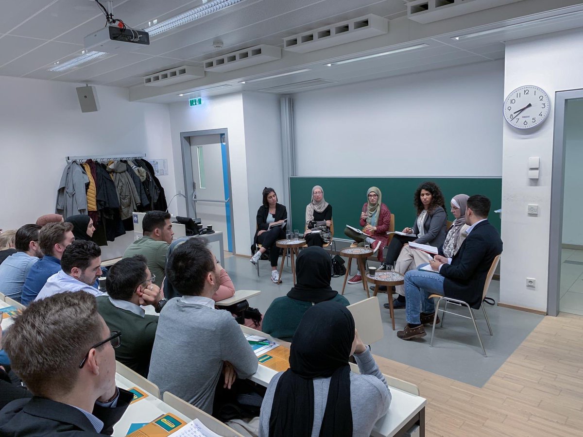 isv_wien's tweet photo. Schlußendlich sind wir uns alle einig, dass Bildung #frei ist und jegliche Art von #Diskriminierung und #Rassismus an Hochschulen keinen Platz hat.

Wir bedanken uns recht herzlich bei den Referentinnen und an all den zahlreich erschienen Gästen!
#rassismus #isvwien https://t.co/nBScN0AGuK