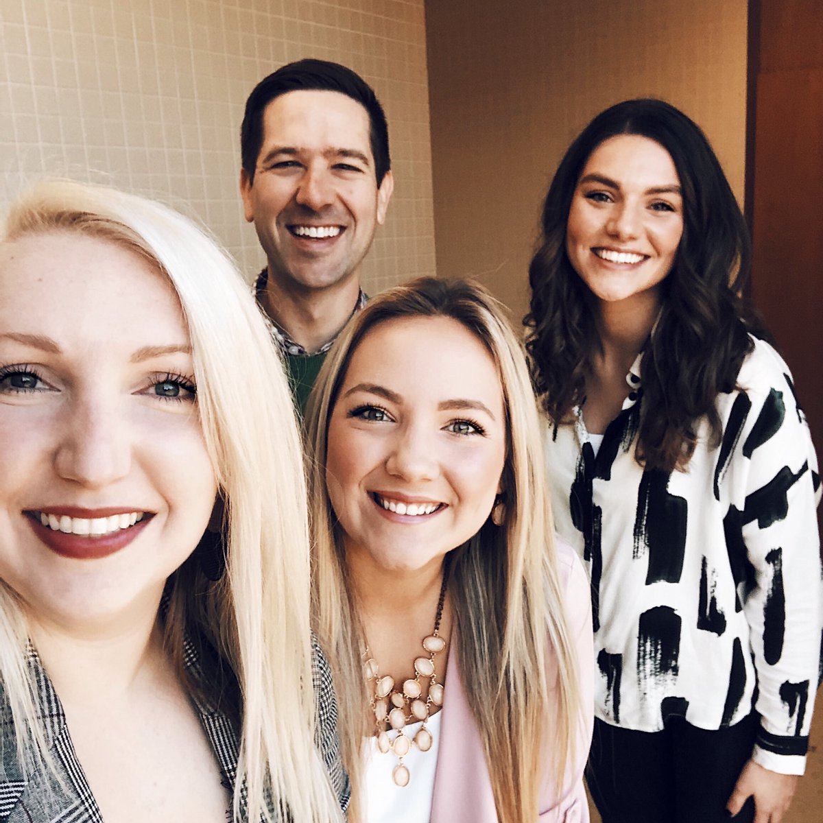 BaylorComm's tweet photo. Happy #BaylorPremiere! π This crew represented #BaylorComm this morning in several presentations to prospective students & parents! π We may be biased, but we think the Department of Communication is a pretty great place to be. π #SicEmComm @Baylor @Baylor_AandS @beabaylorbear https://t.co/OQts2ul0U4