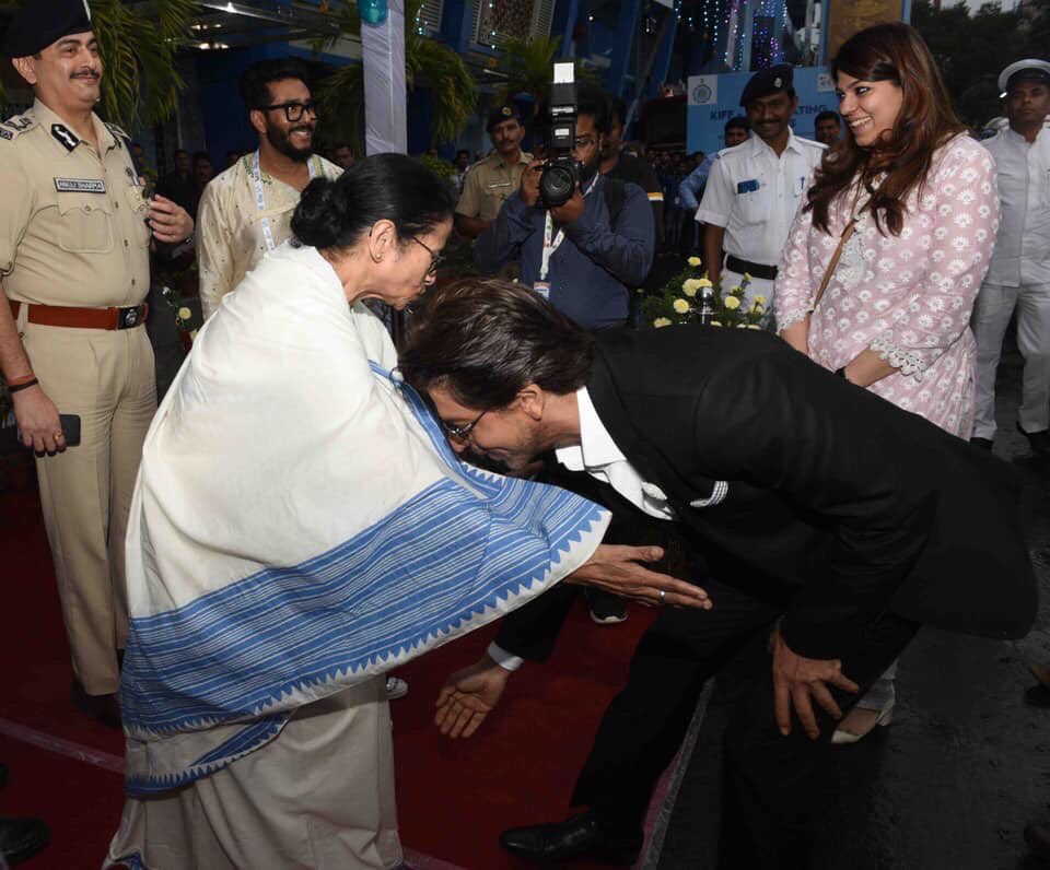 srkbelievers's tweet photo. #HQPics: King Khan @iamsrk at #KIFF2019 in Kolkata last evening! https://t.co/a0yuujCdoC