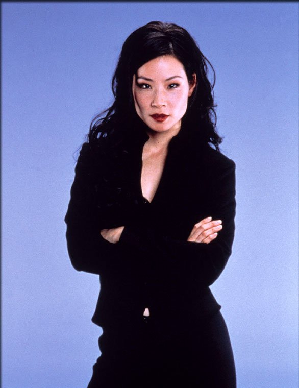 Charlie’s Angels (2000) Aaliyah was considered to play as Alex, but was given to Lucy Liu due to Aaliyah being “too young for the role”.