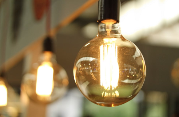 eco_305's tweet photo. 95% of the energy in LEDs is converted into light and only 5% is wasted as heat. Less energy use reduces the demand from power plants and decreases greenhouse gas emissions!

#savetheearthsaturday

@eco_305 https://t.co/9Pqsd1Baox