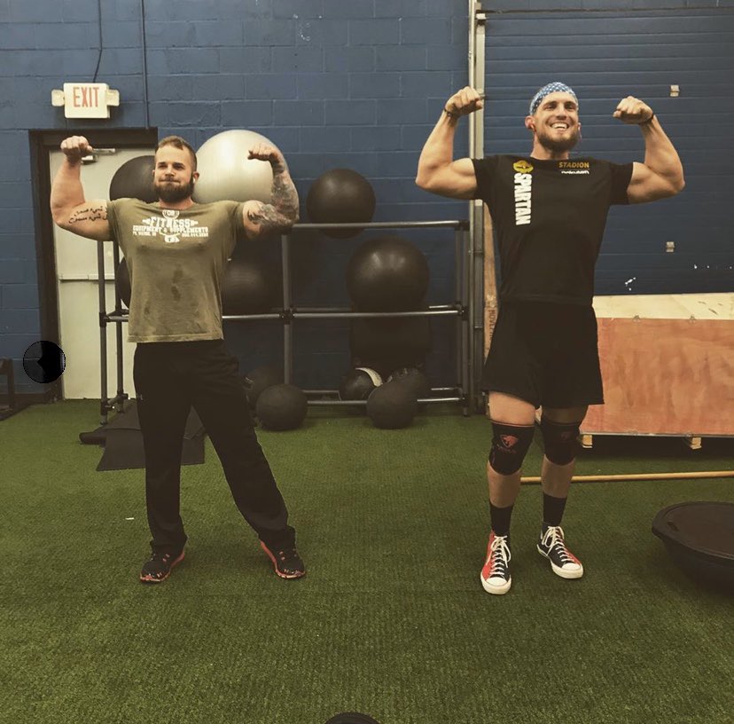 A_KochieMonster's tweet photo. Because when one is training legs, you flex arms. Progress is progress! @SpartanRace #AROO https://t.co/rSuZOeFkhK