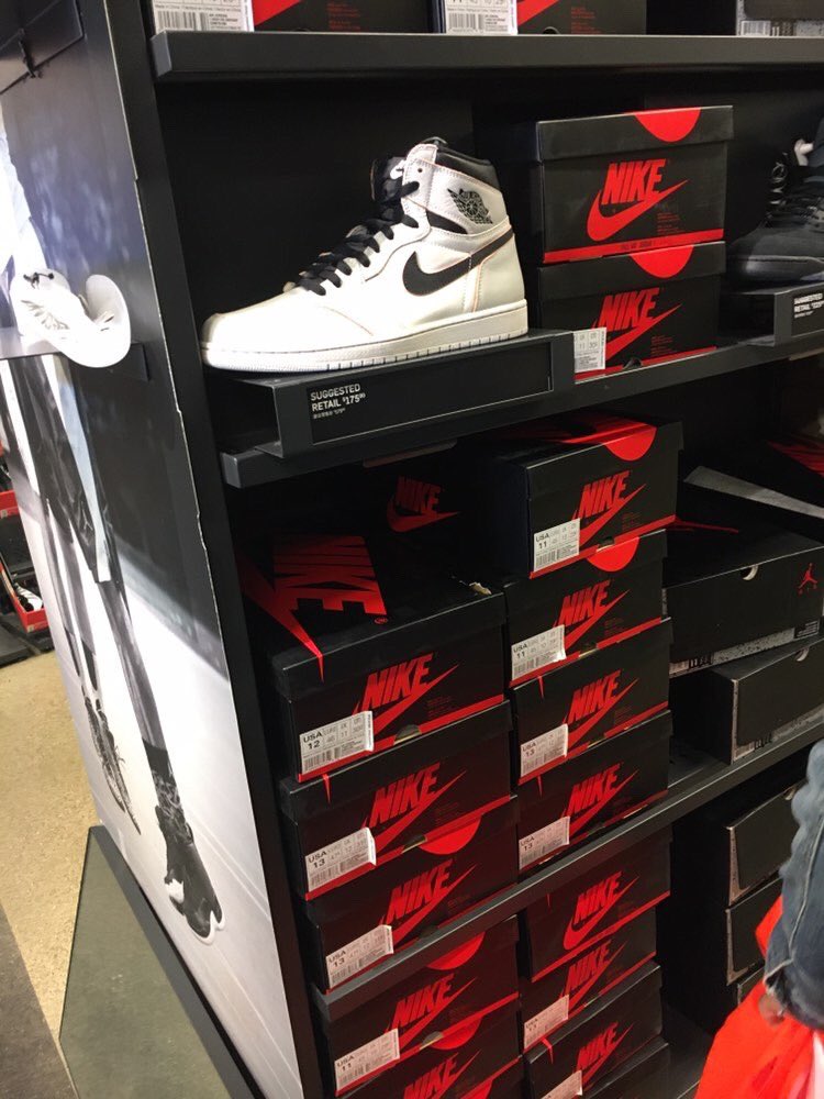 Nike outlet finds in Woodbury Commons #sneaker 