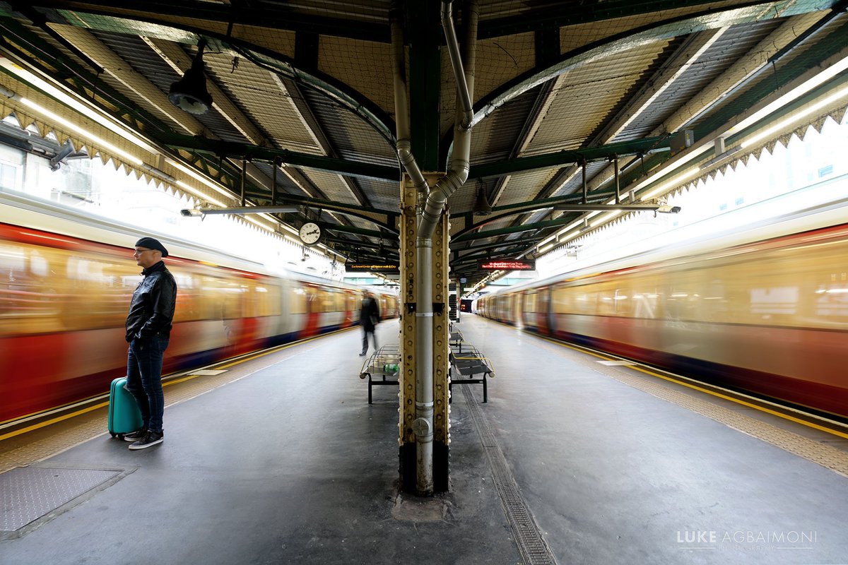 OPPOSITE DIRECTIONS PHOTO /5EDGWARE ROADBoth trains arrive at the station. I love the ceiling architecture here!  http://instagram.com/tubemapper&nbsp;  http://tubemapper.com/edgware-road&nbsp; Photography thread capturing trains leaving & arriving a London Underground station.THREAD