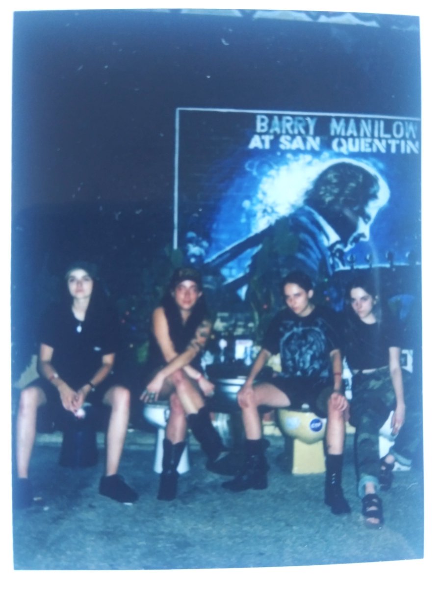 4 Petets on a pot. We gonna be in Tulsa tonight at The Fur Shop. Come say HI. XO