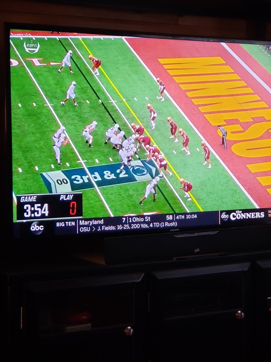 Hope this doesn't affect outcome of the game but Penn State shoulda been called for delay of game, instead they for a TD on the play #GoGophers #MinnesotaGoldenGophers #BigTen