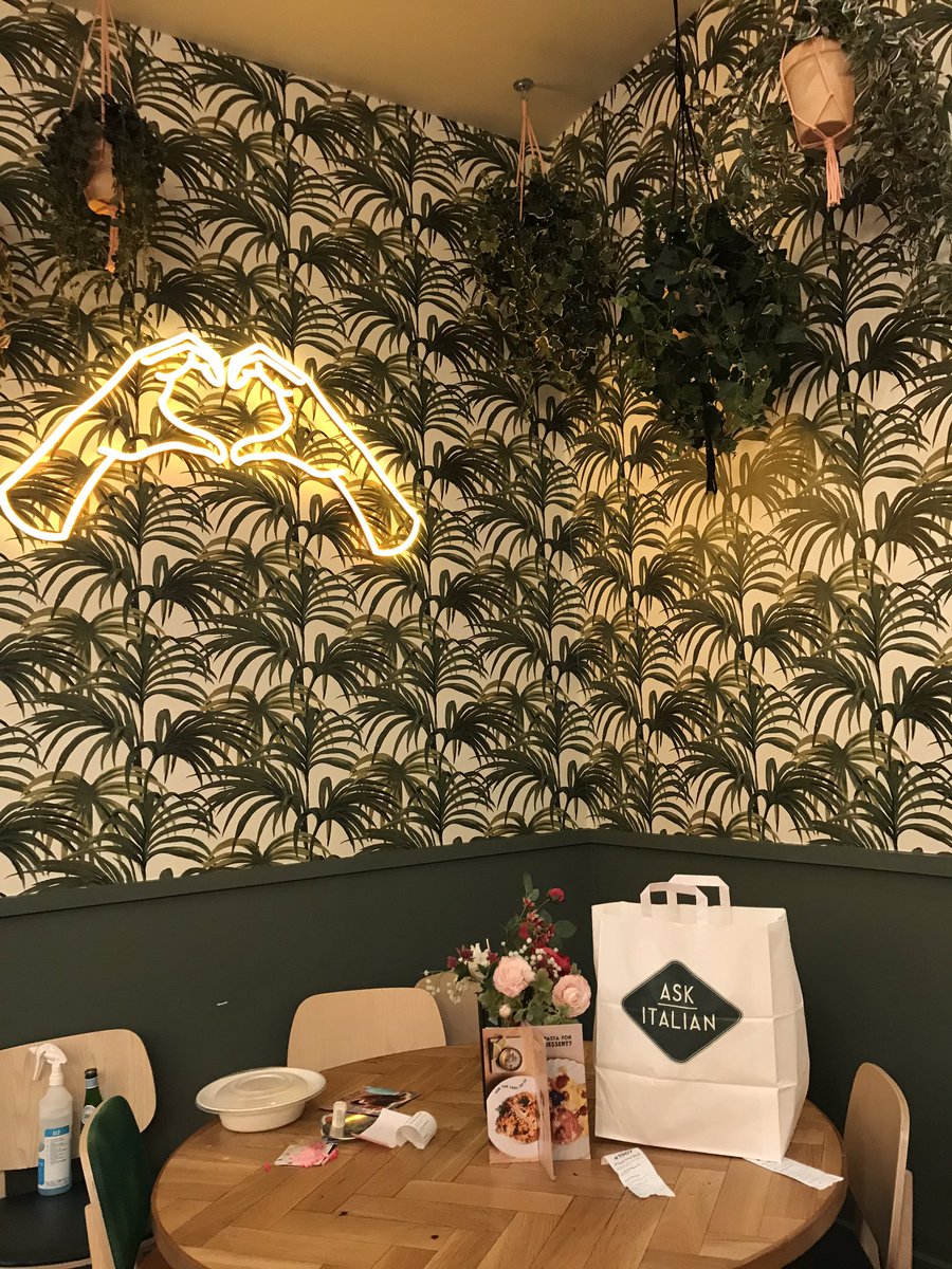 Out for dinner in #Finchley with #author @davepperlmutter at @ASKItalian before seeing @jokermovie @vuecinemas and noticed they have the same wallpaper as our @headspacegroup #Farringdon building #JokerMovie #london #londonislovingit #BookBoost #IARTG @BEoffices #mybookagents