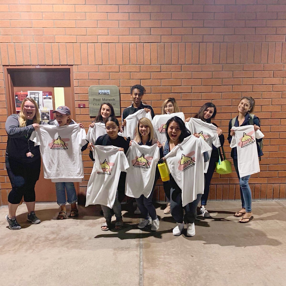 CSULBSWB's tweet image. SWB shirts have arrived! 
Our club shirts were distributed at our last general meeting, and members loved this year’s design 💕

#csulb #csulbswb #gobeach #societyofwomeninbusiness #swb #girlboss #strongwomen #girlpower
