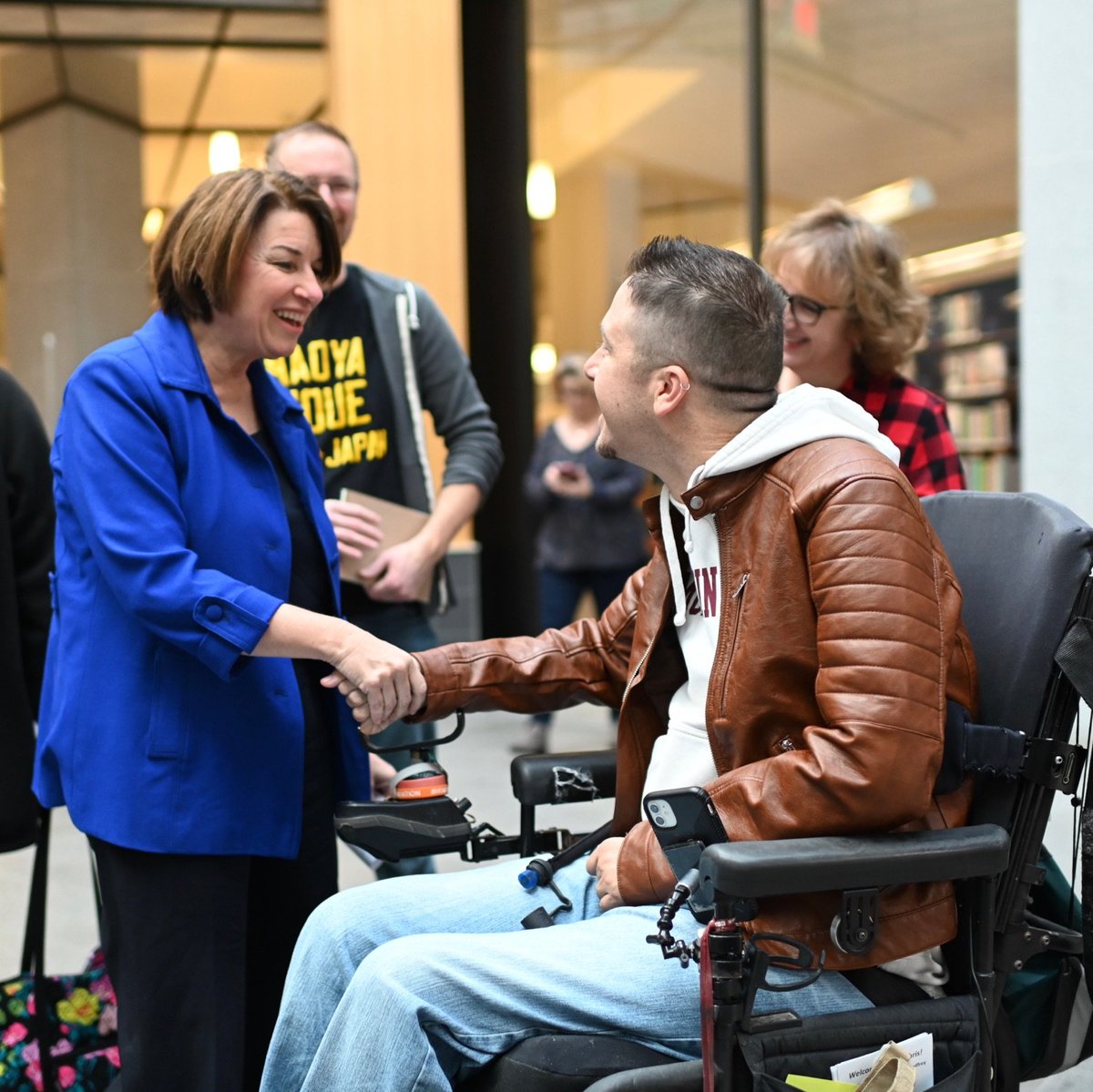 amyklobuchar tweet picture