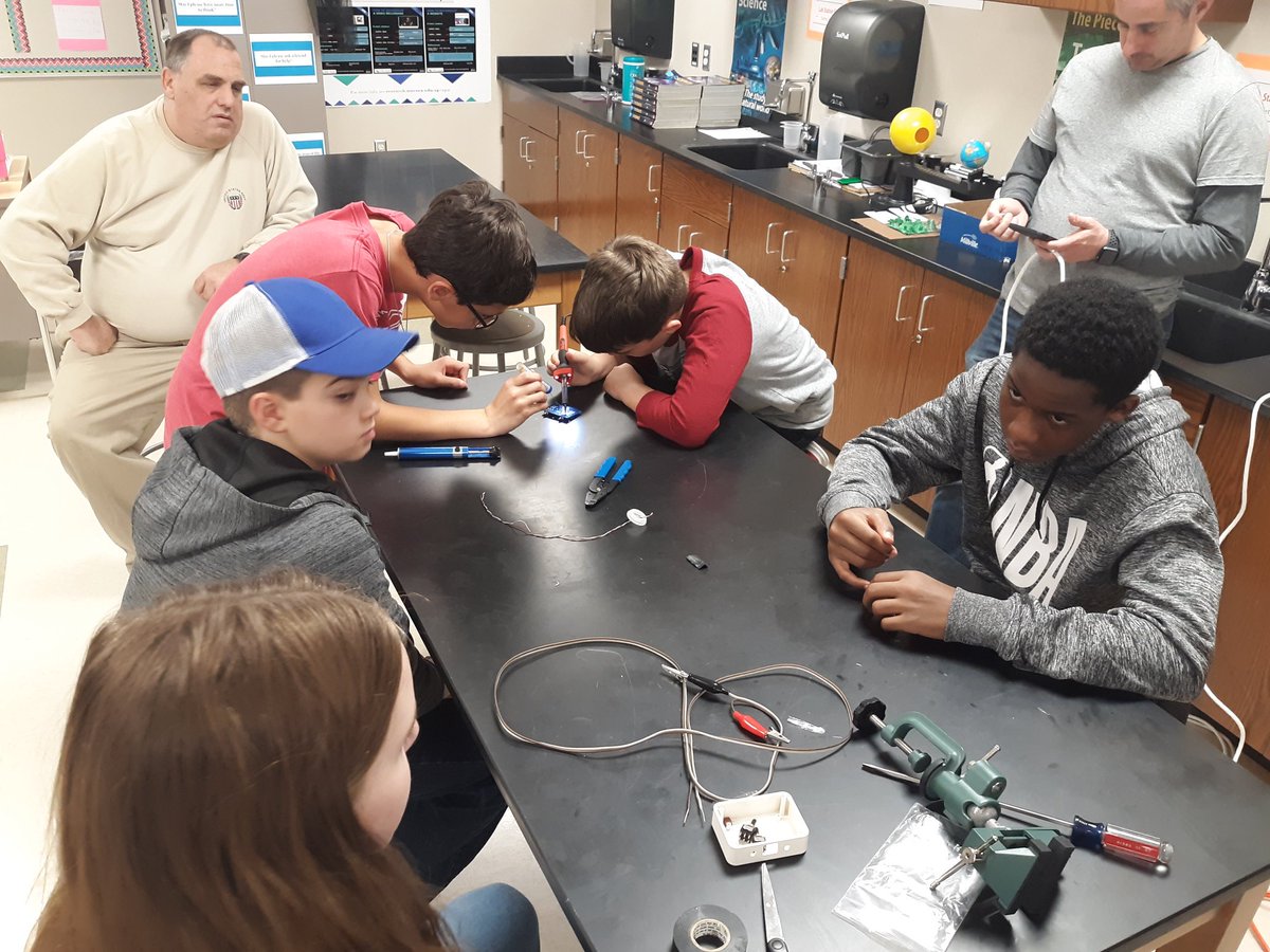 Rodeopalms_sci's tweet image. Hard at work on  Saturday. Sea Perch Nationals here we come!