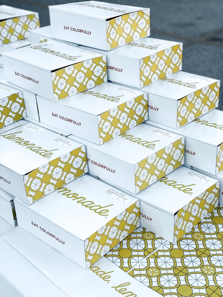 cristencasados's tweet photo. Lunch c/o @LemonadeLA 🙌🏼#LemonadeLA #EATCOLORFULLY
#blogher19 @BlogHer https://t.co/9ITqncKocZ
