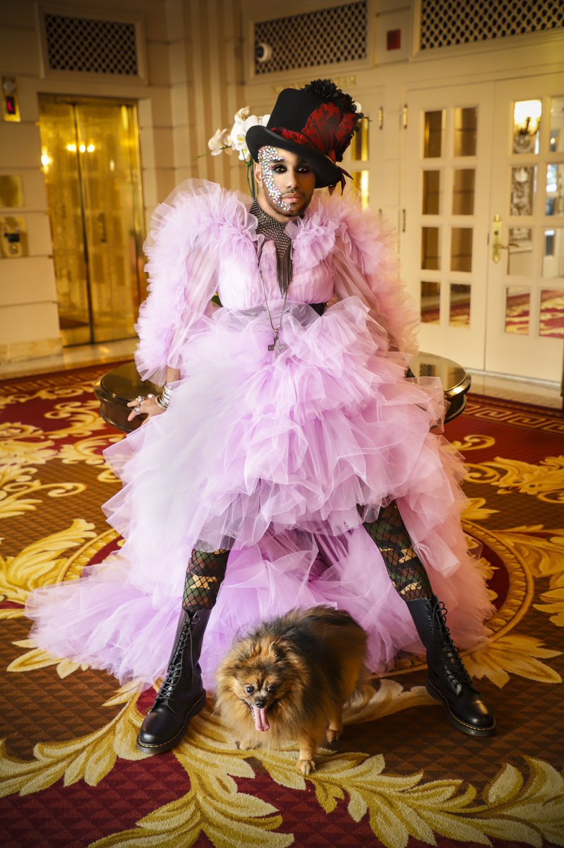 @AaronPaulMusic in @durdoux #photography by @bryangriffinph1 #bryangriffinphotography #bryangriffin #peacockalley #fashion #musicvideo #montgomeryfraizer gown seen in @BritishVogue #vogue #follow #followus #followme #potd #picoftheday #photooftheday @SohoMuse_ #wearesohomuse