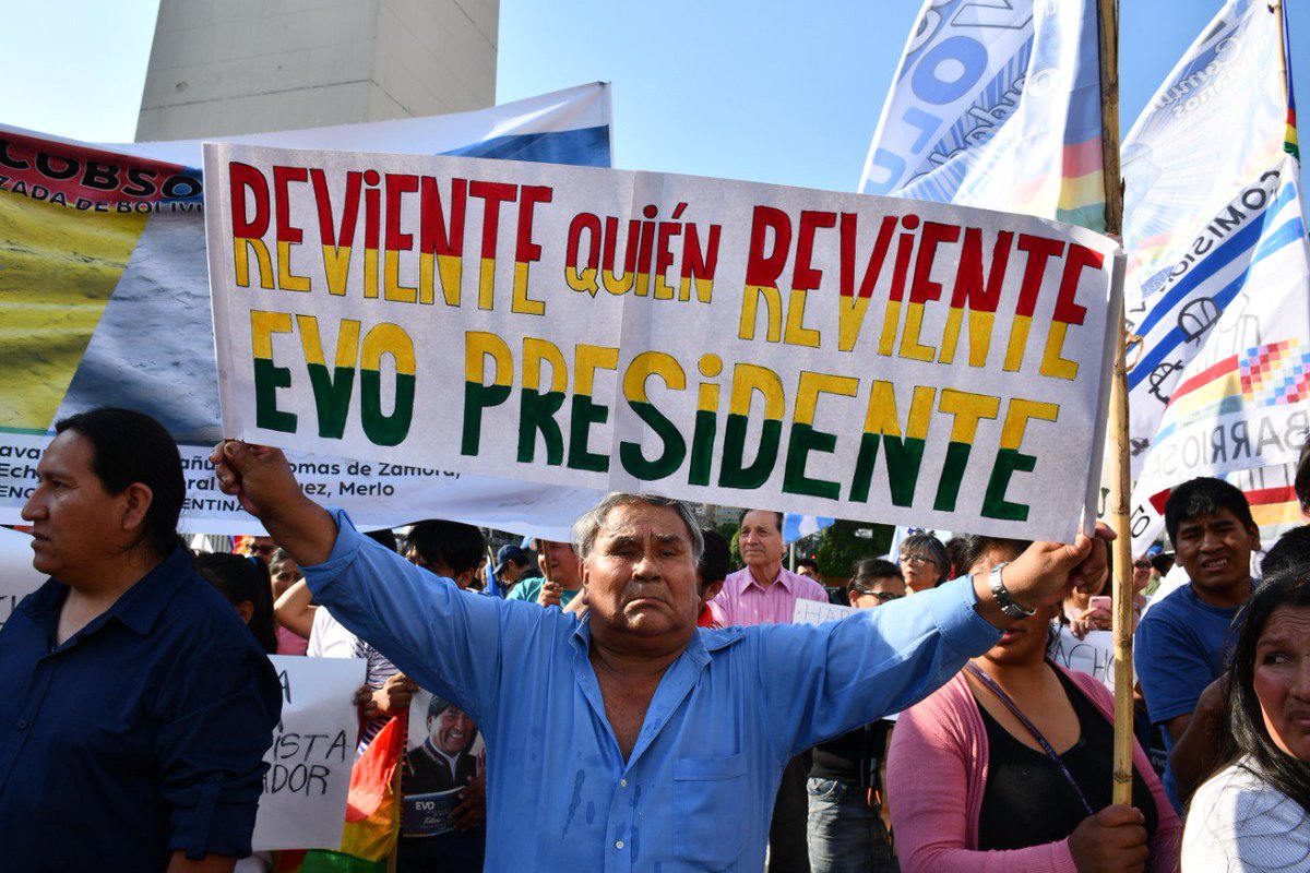 GneracionEvoArg's tweet photo. Los residentes bolivianos en Argentina denunciamos el Golpe de Estado que se realiza contra Evo Morales.

¡Queremos PAZ y DIÁLOGO!

Hoy gritamos #EvoNoEstasSolo 🇧🇴 #NoAlGolpeDeEstadoEnBolivia https://t.co/56GHosv939