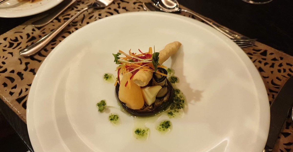 cruiselifestyl's tweet image. The food on @AmaWaterways is top notch. My friend @magsrivercruise is currently enjoying the Chef’s Table on AmaSerena ahead of the @CLIAUK River Cruise Conference 😋