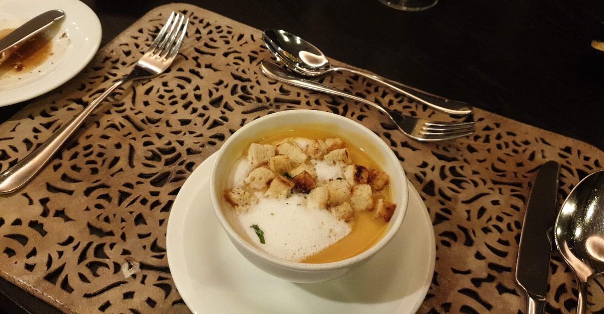 cruiselifestyl's tweet image. The food on @AmaWaterways is top notch. My friend @magsrivercruise is currently enjoying the Chef’s Table on AmaSerena ahead of the @CLIAUK River Cruise Conference 😋