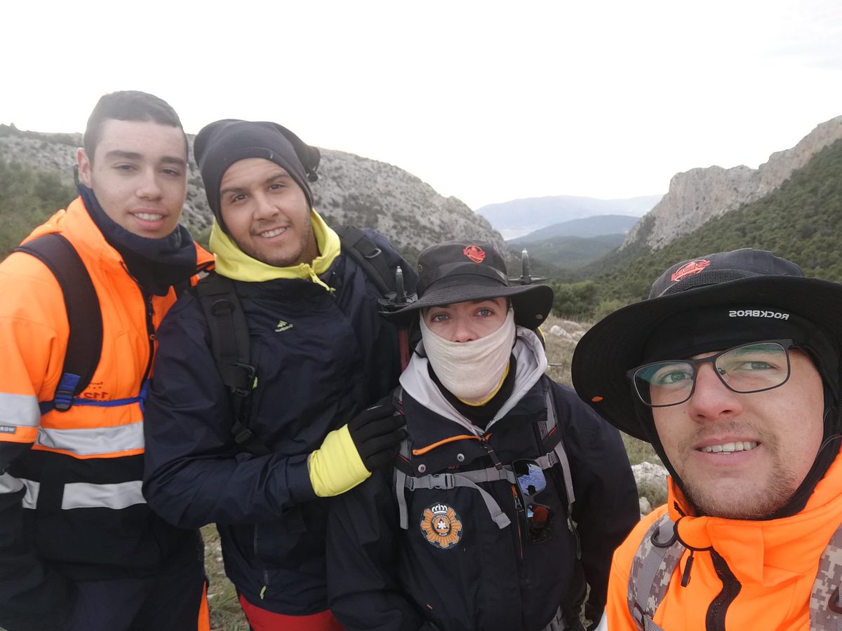 En la mañana de hoy nuestros voluntarios de la unidad de #busquedayrescate realizan prácticas en <a href="/SierraEspunaPR/">Parque Regional de Sierra Espuña</a> donde han recorrido cerca de 20 kilómetros poniendo el practica técnicas de búsqueda en grandes áreas .