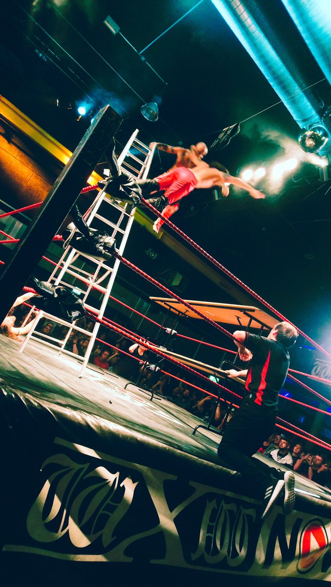 shaunathegrinch's tweet image. Omg 🙈! The main event; #ArrowsOfHungary vs #PrettyBastards in a TLC match tonight in Frankfurt - for the tag team championships! I feel like it was me and about 2 other guys chanting against the home town 069 guys 😣, but the Arrows put in a good shift 💪💪. #wXwBR