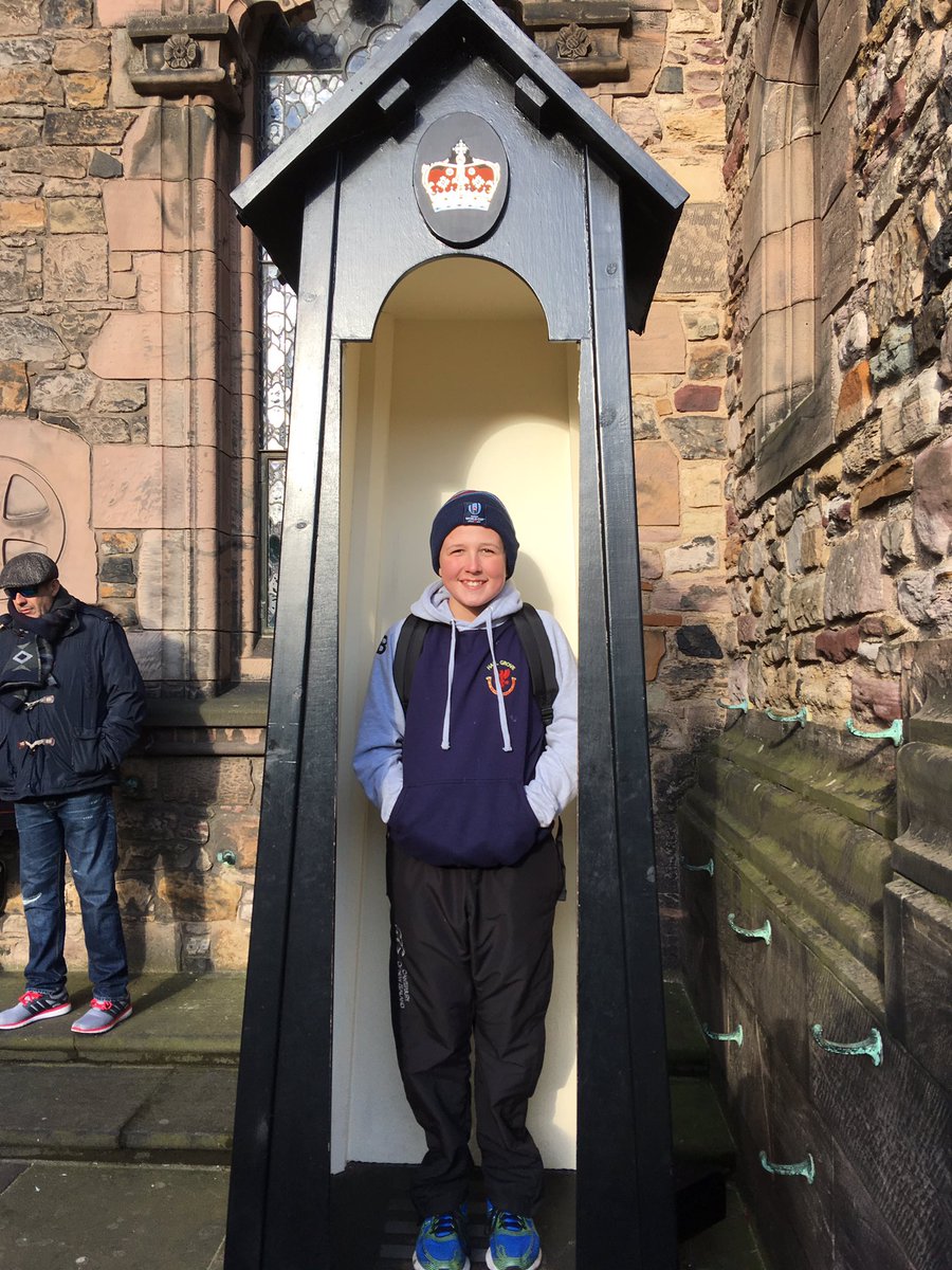 Keeping watch over the visitors at Edinburgh Castle #HGrugby #ScotlandRugbyTour