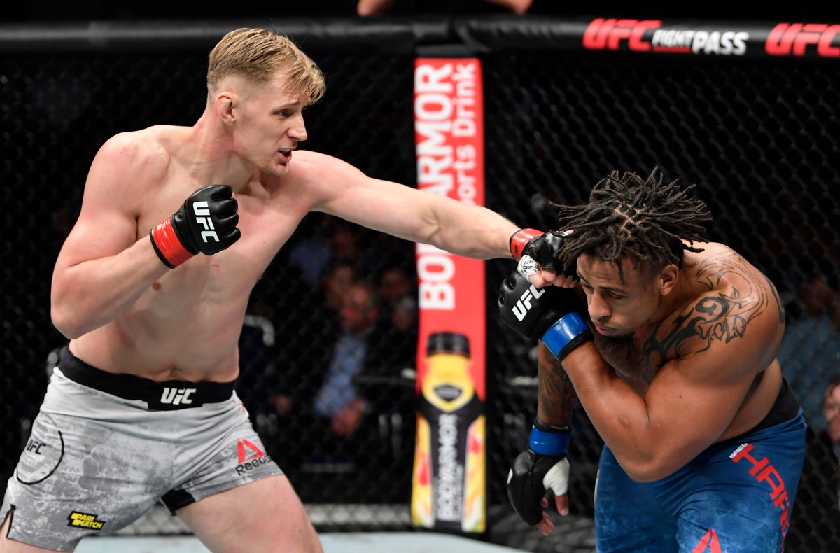 #UFCMoscow Official Result: @AlexDragoVolkov (30-27 x 3) def Greg Hardy by Unanimous Decision.
Live Results: https://ufc.com/news/ufc-moscow-fight-results-zabit-magomedsharipov-calvin-kattar …