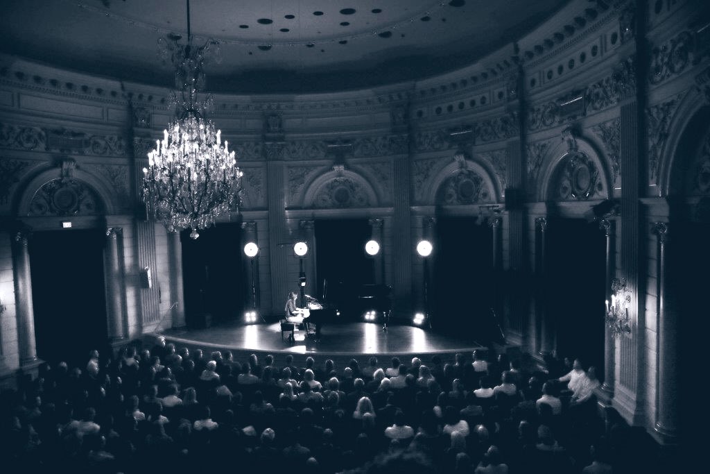🎹 - over precies 2 weken: Winter Concert <a href="/Irishond/">Iris Hond</a> <a href="/Theateradparade/">Theater aan de Parade</a> tickets 👉 bit.ly/2WL1bXj
#einaudi #piano #irishond