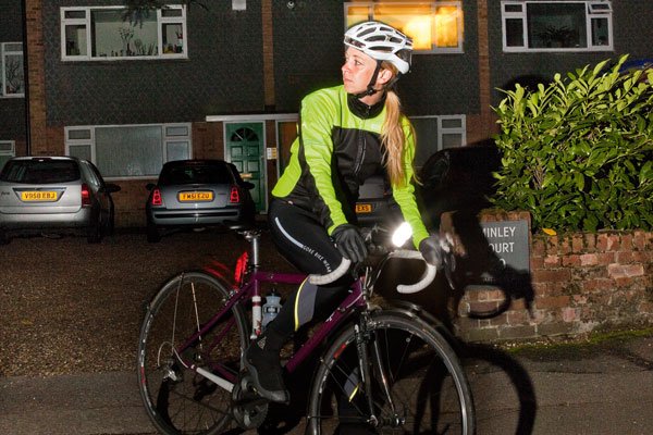 It is a legal requirement to use a white front light and red rear light on your bike when cycling in the dark.

Bike light buying guide:
cyclingweekly.co.uk/news/product-n…

@NNHighways