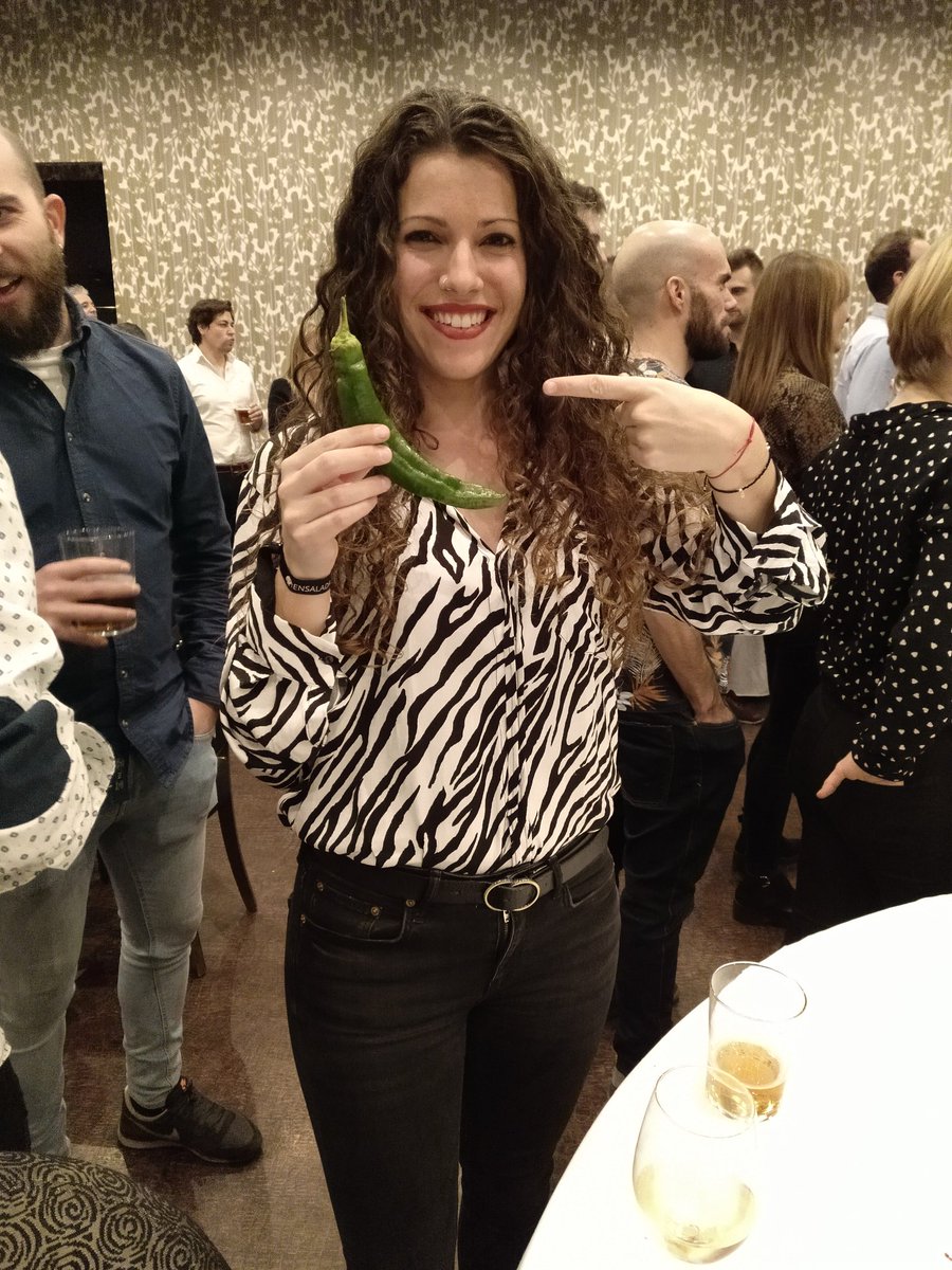 Y un pimiento pa @LopSa_Lau!!! Ganadora de la segunda ponencia más top de #ensaladaSEO!!!!! 🥈🥈