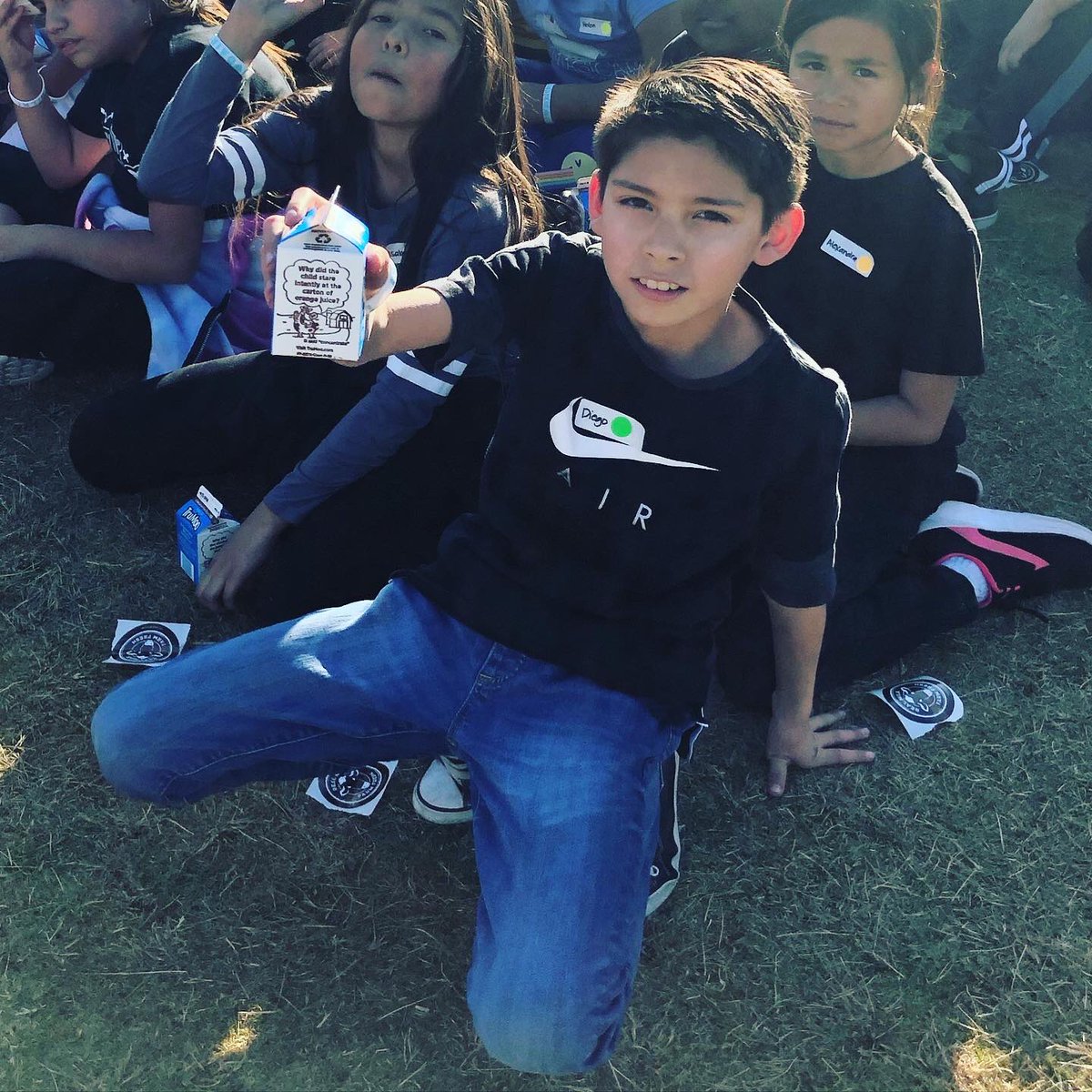 Congratulations to Robert E Lake Elementary for winning $10,000 Hometown Grant from @Raiders! @nevadamilk works w/Raiders to promote student leadership, healthy eating & physical activity thru @FUTP60. @ClarkCountySch @NFL 
#UndeniablyDairy #FuelGreatness #WeLeadNV #FUTP60