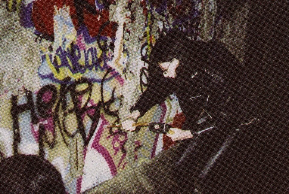 Today marks the 30th anniversary of the fall of the Berlin wall...
Here's Joey Ramone lending a hand.