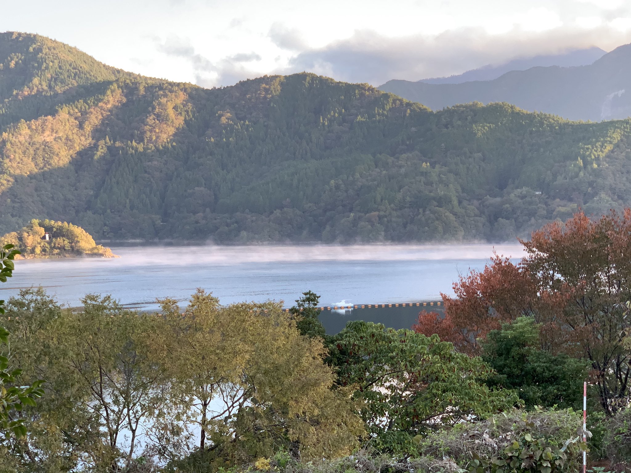 辺境の地の旅人 Onmyoza 皆様おはようございます 本日は高知県土佐町で開催されます 第35回さめうらの郷湖畔マラソン大会 に出場して参ります 早明浦ダムの湖畔をグルリと周る なかなか景色良さそうなコースになっていて楽しみですよ 行って来ます