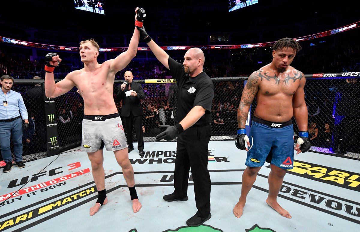 "I got unfinished business with @Junior_Cigano actually, I want to win more and eventually fight for the belt." - @AlexDragoVolkov after his #UFCMoscow win over Greg Hardy.
Final Results: https://www.ufc.com/news/ufc-moscow-fight-results-zabit-magomedsharipov-calvin-kattar …