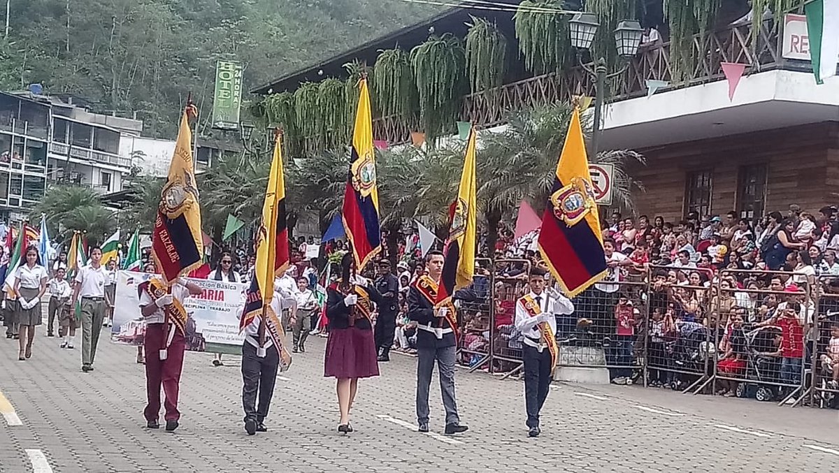 AMEcuador's tweet photo. #Guayas|| Hoy acompañamos al Alcalde #GregorioRodriguez junto a las diversas autoridades de la provincia del Guayas, al Desfile Cívico, Estudiantil, Militar, e Instituciones Públicas para rendirle homenaje al @Municipio_Bucay por los 25 años de cantonización . #AMEenTerritorio🇪🇨 https://t.co/ll0AUFl7ss