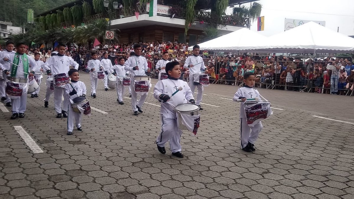 AMEcuador's tweet photo. #Guayas|| Hoy acompañamos al Alcalde #GregorioRodriguez junto a las diversas autoridades de la provincia del Guayas, al Desfile Cívico, Estudiantil, Militar, e Instituciones Públicas para rendirle homenaje al @Municipio_Bucay por los 25 años de cantonización . #AMEenTerritorio🇪🇨 https://t.co/ll0AUFl7ss