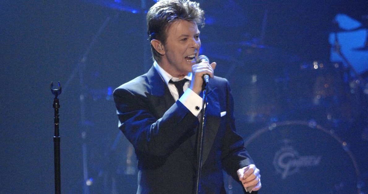 mikegarson's tweet image. Wow. I was lucky enough and so proud to have been able to perform with David in his first live American performance as well as this, his final public musical performance. Piano and voice. Just David and me… 

mikegarson.com/bowie_final-pe…