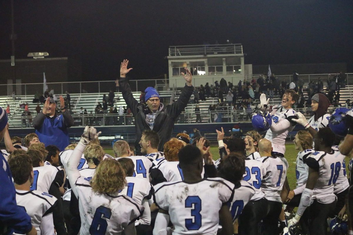 CalLevis's tweet photo. could not have asked for a better group to share the memories with. thank you boys https://t.co/W1BuoDrYUN