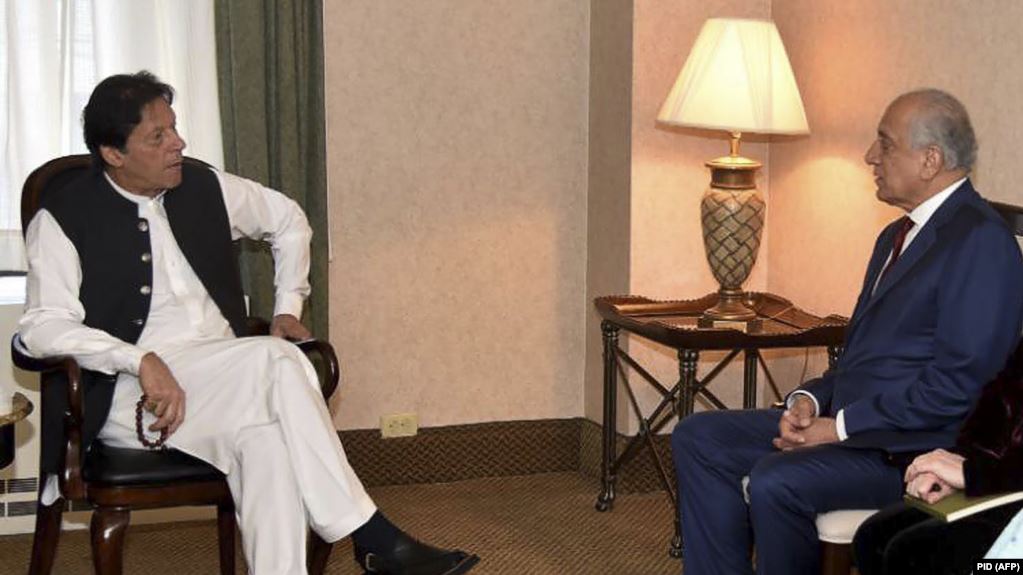 TOLOnews's tweet photo. #Pakistan’s PM Imran Khan met with Khalilzad, US envoy for Afghan peace, on Monday, according to a Pakistani statement, and PM reiterated support for the reduction of violence of all sides, and peace. #Afghanistan https://t.co/9qmrh7zOI3