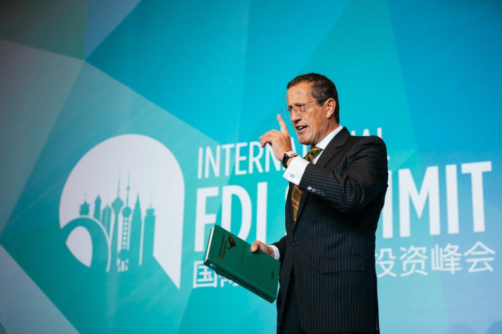 ConwayGlobal's tweet photo. The incomparable Richard Quest @cnni opens the historic International FDI Summit in Huzhou, China, then leads a panel discussion on the One Belt, Onw Road initiative. #fdi #china #international #onebelt https://t.co/o0UNgtzmMB