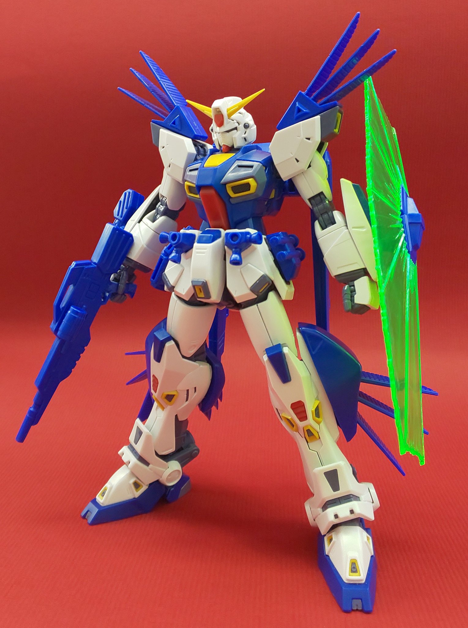 Twitter 上的 まこ太 しゃばろくさん Shaba63のリスペクトファイナルです Mgガンダムf90に旧キットのf90vタイプ ヴェスバー装備型 を装備させてみました ヴェスバーの取り回しは大丈夫でしたがグリップをしっかり手に持たせるのは無理でした T Co