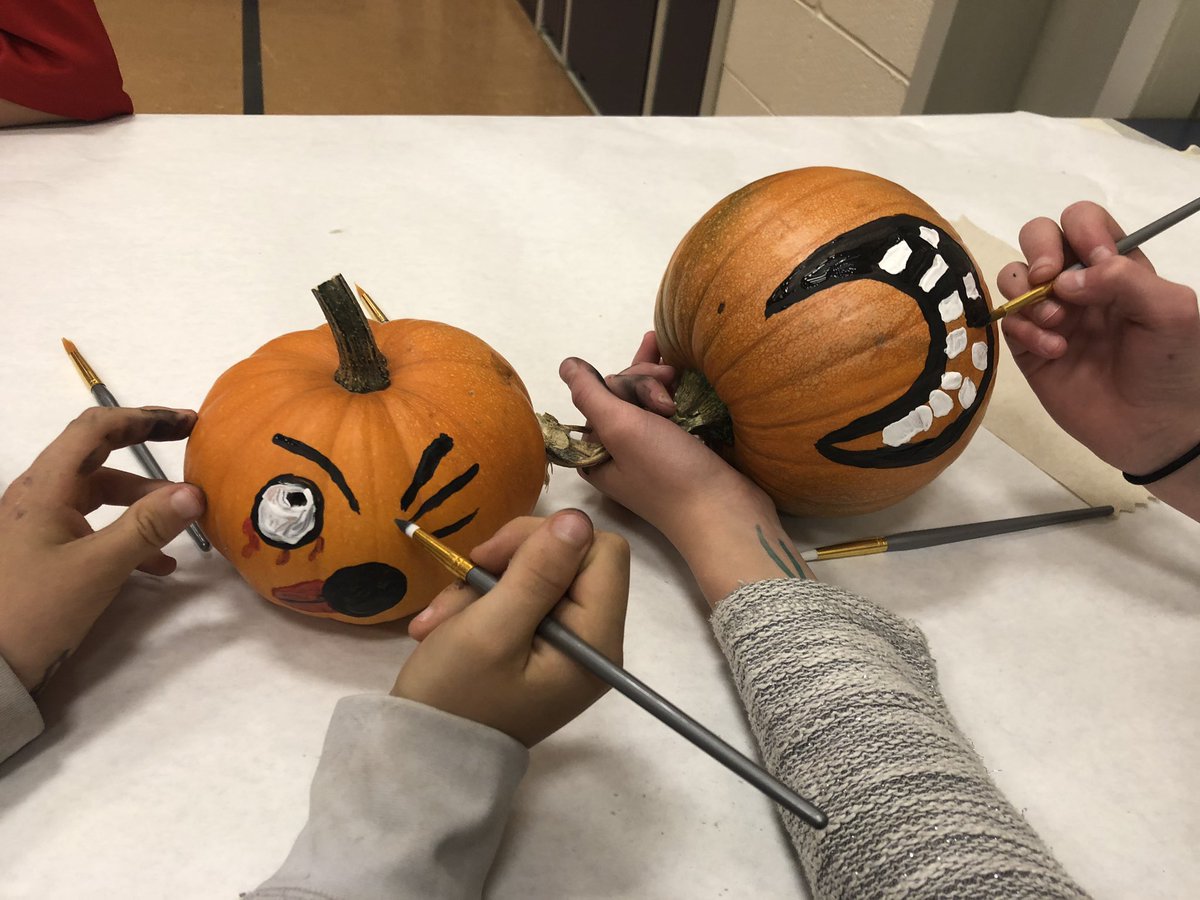 KiahSwanson's tweet photo. Pumpkin painting! Thank you Bohemian Foundation and Kathay Rennels for making this possible. The kids loved it. @MountainSchools https://t.co/ko43iG4wmZ