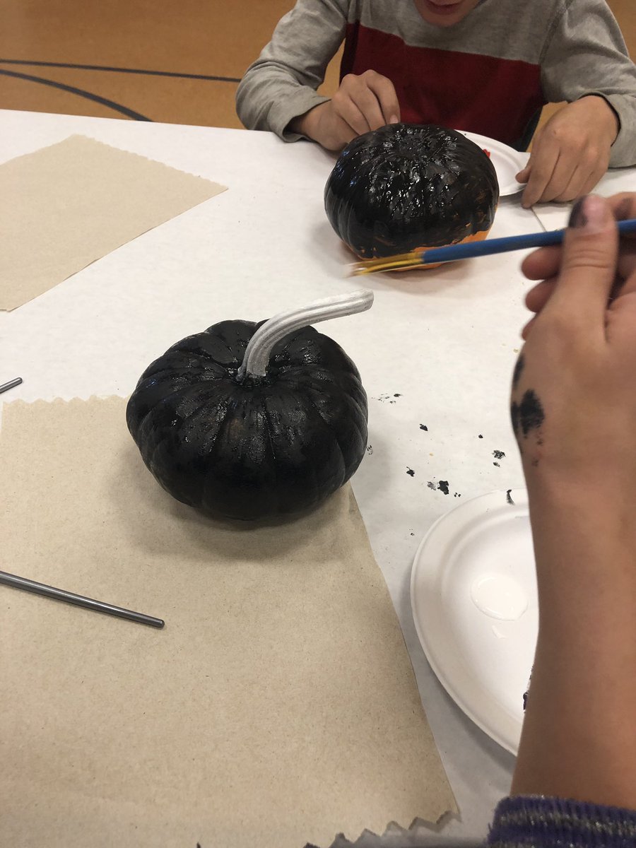 KiahSwanson's tweet photo. Pumpkin painting! Thank you Bohemian Foundation and Kathay Rennels for making this possible. The kids loved it. @MountainSchools https://t.co/ko43iG4wmZ