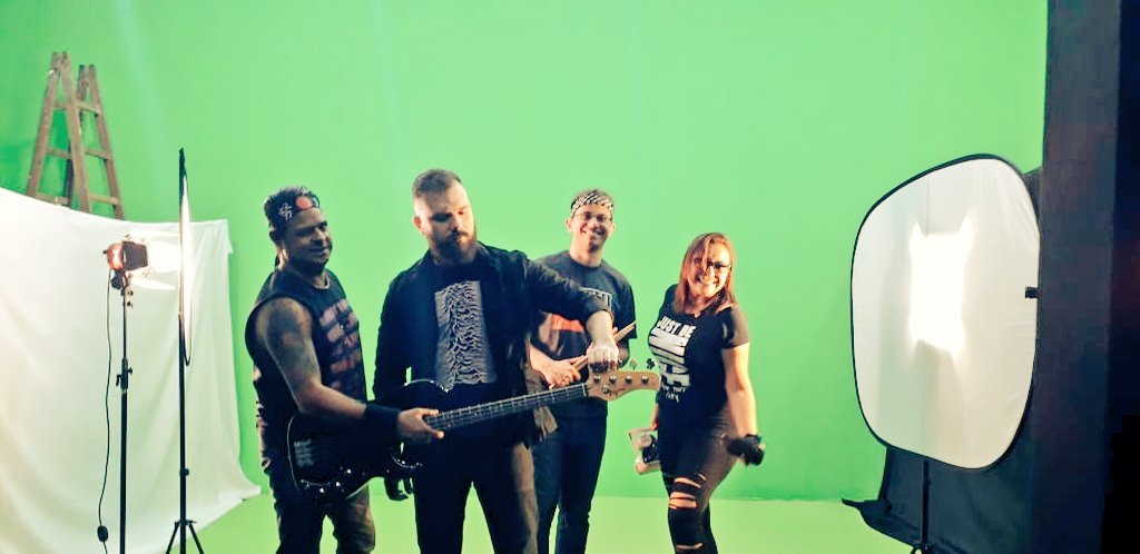 Biographia54's tweet photo. Ligados e antenados do Twitter!!! Em breve o lançamento do nosso novo single Miragem!!! 
#musicvideo #VideoClips #lançamento #news #stoplook #gravando #Estudio #CLIPSTUDIO #Biographia54 https://t.co/xDJKGeqyoJ