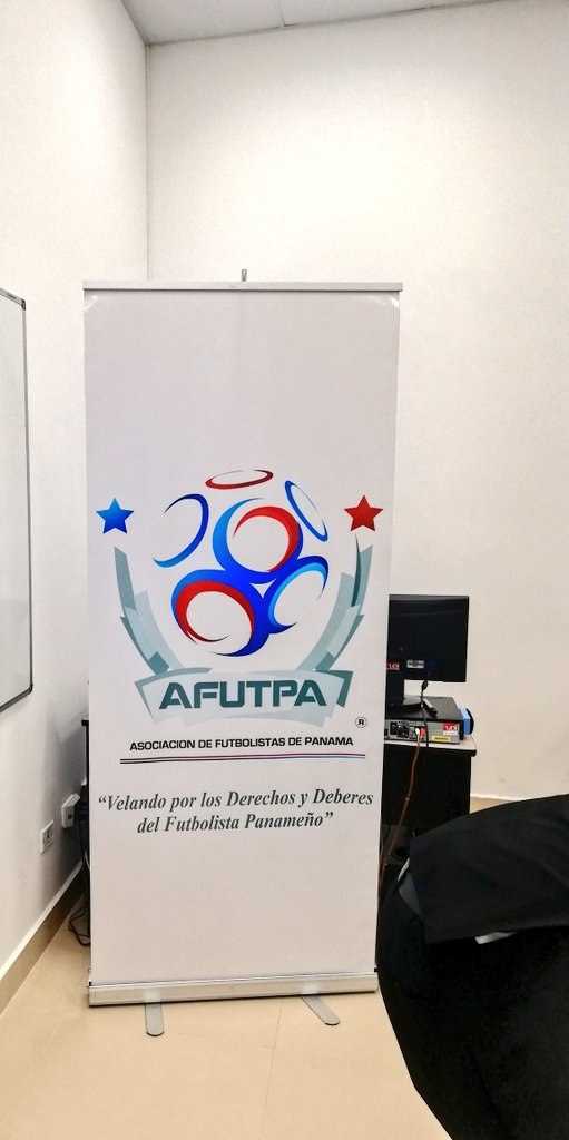 PromesasdelO's tweet photo. En la noche de hoy se llevó a cabo en las instalaciones de la Universidad del Istmo (@udelistmo) Sede Anclas Mall la capacitación sobre "Derechos de Formación" dictado por @ManuelDiazBul y @AFUTPA. https://t.co/98grOaaalx