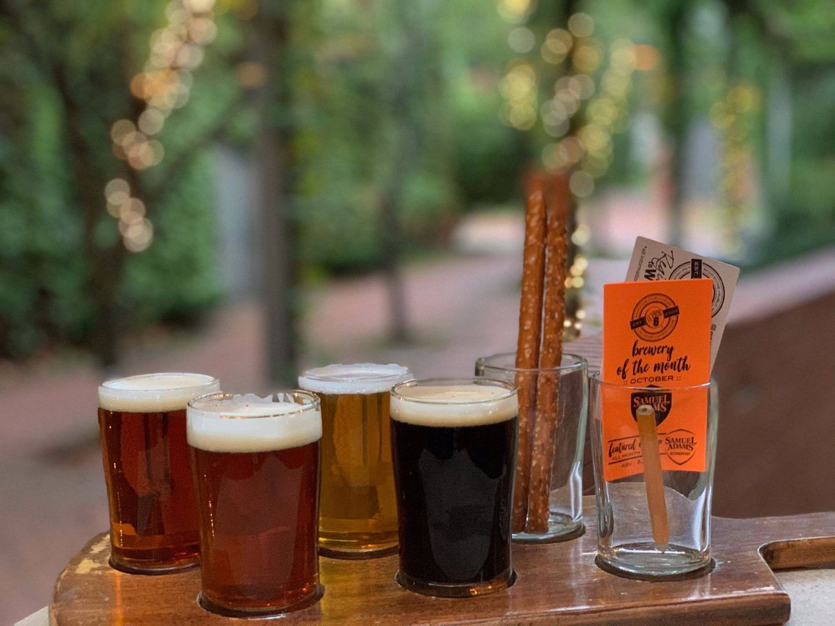 1️⃣See fall seasonal beer flight.
2️⃣Drink fall seasonal beer flight. 
3️⃣Register to win a #samadams swag package. 
Let’s do this 🍻🍻🍻