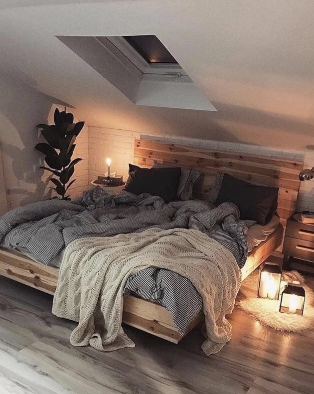 GCutler1981's tweet photo. Ready for bed!😴😌😇 I'll see you all tomorrow!!! 🤓👽👾 #cozybed #sleeplikethedead #petcon20192 #earlybirdgetstheworm #bringitonbedbugs #yawwwwn #roomforonemore 😉 https://t.co/Rxn3XKXxkw