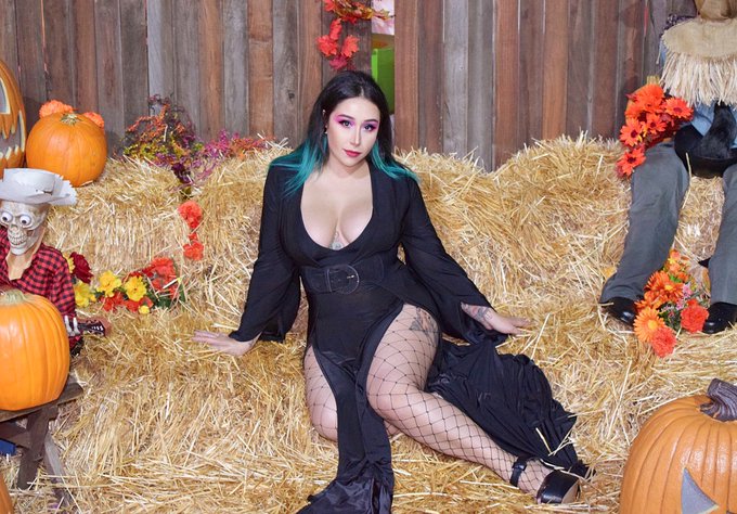 Here&rsquo;s one from the other night 🎃 a little @TheRealElvira for you all ✨ https://t.co/rUlgbF4NpU<a class="tags" target="_blank" title="On Twitter" href="/?out=eyJ0eXAiOiJKV1QiLCJhbGciOiJIUzUxMiJ9.eyJpYXQiOjE3MjA4OTM5MjgsImlzcyI6InR3cG9ybnN0YXJzLmNvbSIsIm5iZiI6MTcyMDg5MzkyOCwiZXhwIjoxNzUyNDI5OTI4LCJyZWRpcmVjdF91cmwiOiJodHRwczovL3R3aXR0ZXIuY29tL1RoZVJlYWxFbHZpcmEifQ.77GqREmLLXCbfiEESBHCWZuNrUOYz21hobMLddFfi4jbMJfR4-dhHp5RHYr111LRj_02TtlMS6nzgpQ1OQug5g">@TheRealElvira</a><a href="/tag/30secondstomars"class="tags"><span>#30secondstomars</span></a>