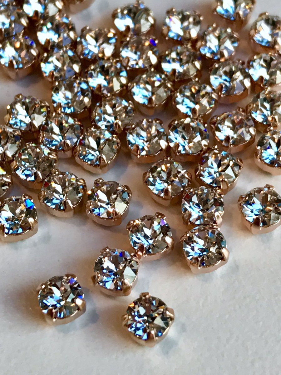 Britex_Fabrics's tweet photo. A kiss on the hand might be quite continental, but diamonds are a girls best friend! Come get your sparkle on with our crystal diamanté.
.
.
.
#britexfabrics #crystals #bling #halloween #fabricstore #sffashion #madewithbritex https://t.co/mAewL0C62i