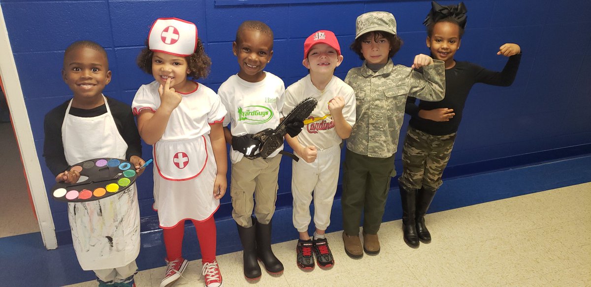 MrsBrownHSE's tweet photo. Big aspirations in Kindergarten! It was #CareerDay for #RedRibbonWeek! #artist #nurse #LumberJack #ProfessionalBaseballPlayer #ArmyStrong
@HSChargers @HSES_Librarian #lilChargers #TeamDCS #RaiseTheBar #KinderKids https://t.co/MzV3N1UdtO
