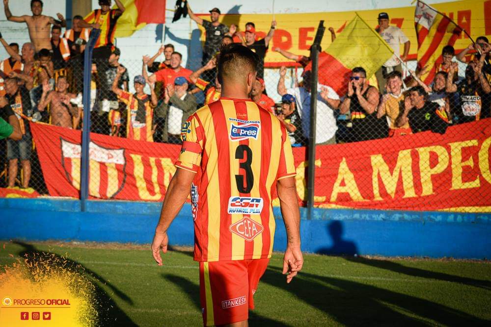 ProgresoOficial's tweet photo. 📻 Habló Carlos Canobbio en @DaleGaucho por @elpuenteoficial.

"Muy contento, con los pies sobre la tierra pero feliz. El plantel y el barrio están entusiasmados" https://t.co/J6cVegkcjZ