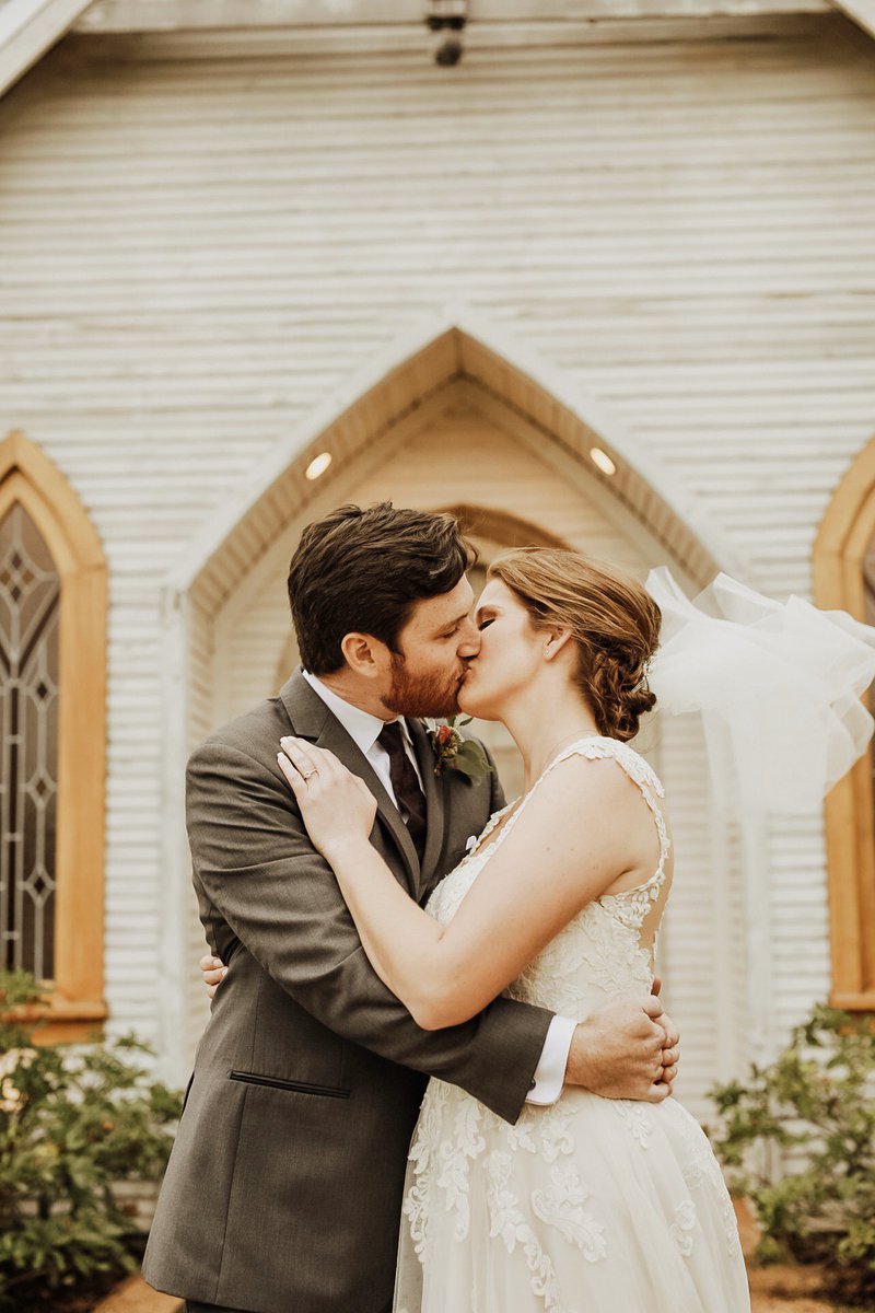 MaddiR17's tweet photo. wedding weekend once again🖤🖤🖤 https://t.co/bDTyCZnTDO