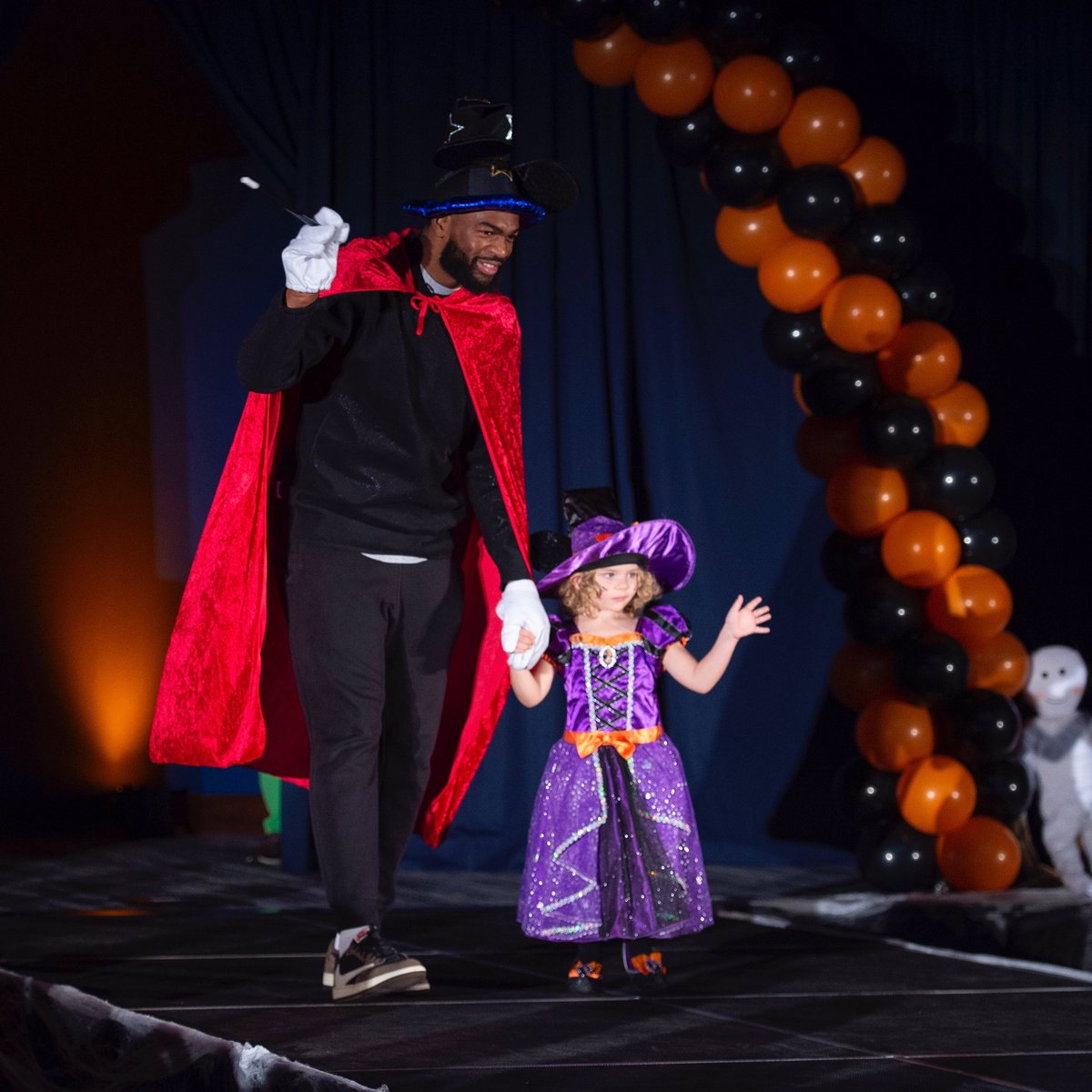 JBrissett12's tweet image. Our 1st Halloween fashion show with kids that are currently beating cancer. Thank you to my teammates, Coach Reich(one of the dinosaurs), the kids and their families. S/O to the beautiful Marley! She was Minnie Mouse and I was Mickey Mouse Magician #bestdressed. F##k Cancer!