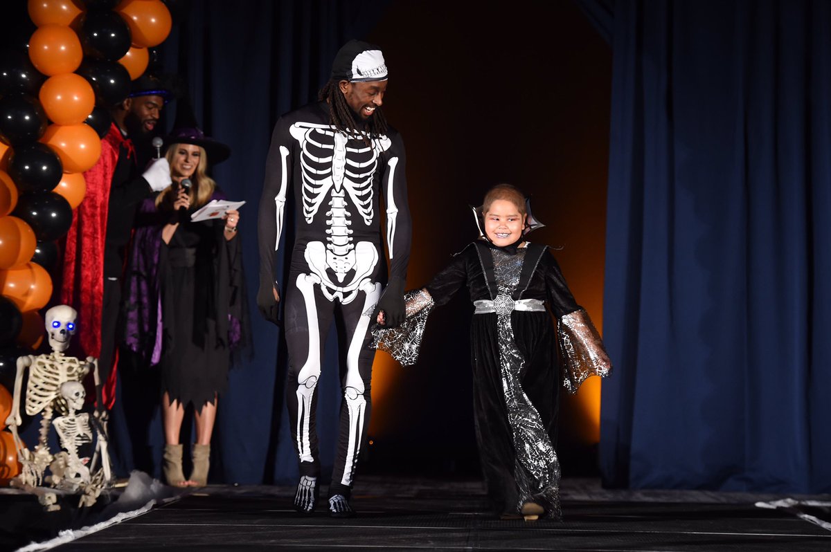 JBrissett12's tweet image. Our 1st Halloween fashion show with kids that are currently beating cancer. Thank you to my teammates, Coach Reich(one of the dinosaurs), the kids and their families. S/O to the beautiful Marley! She was Minnie Mouse and I was Mickey Mouse Magician #bestdressed. F##k Cancer!